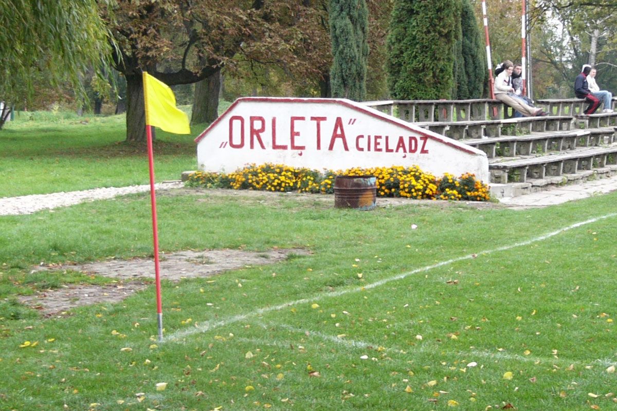 Zdjęcie boiska przy OSIR w Cielądzu - 15 październik 2007